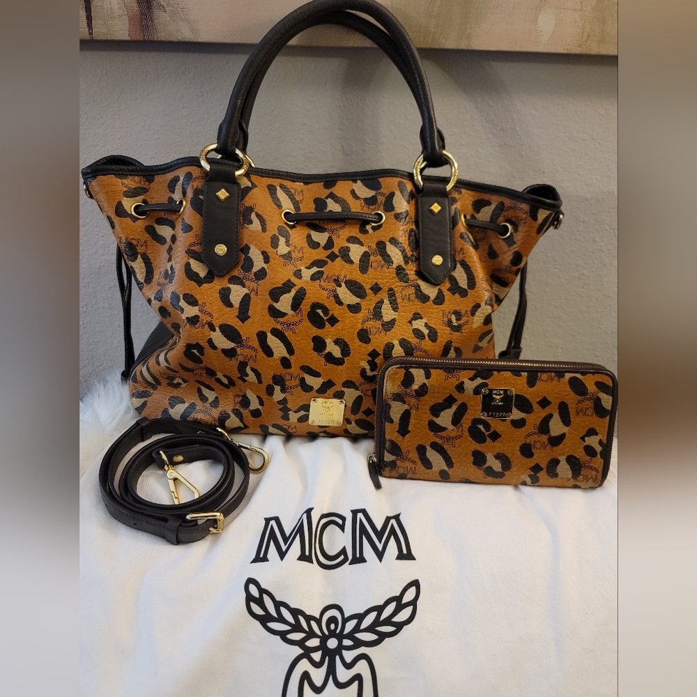 🖤🔥MCM Leopard Print Drawstring  2 Way Satchel Crossbody Bag and Wallet🔥🖤